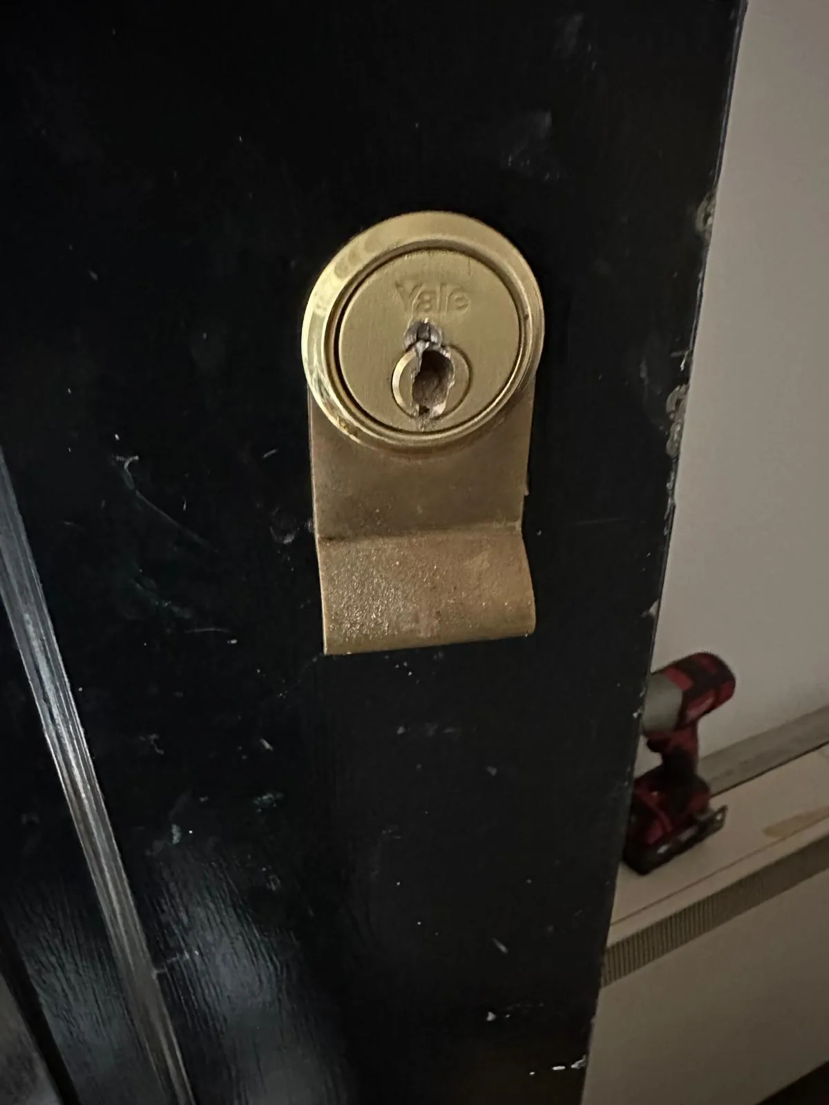A metal cylinder visible in a dark-coloured door.